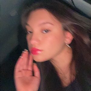 Meet your Posher, Leslie